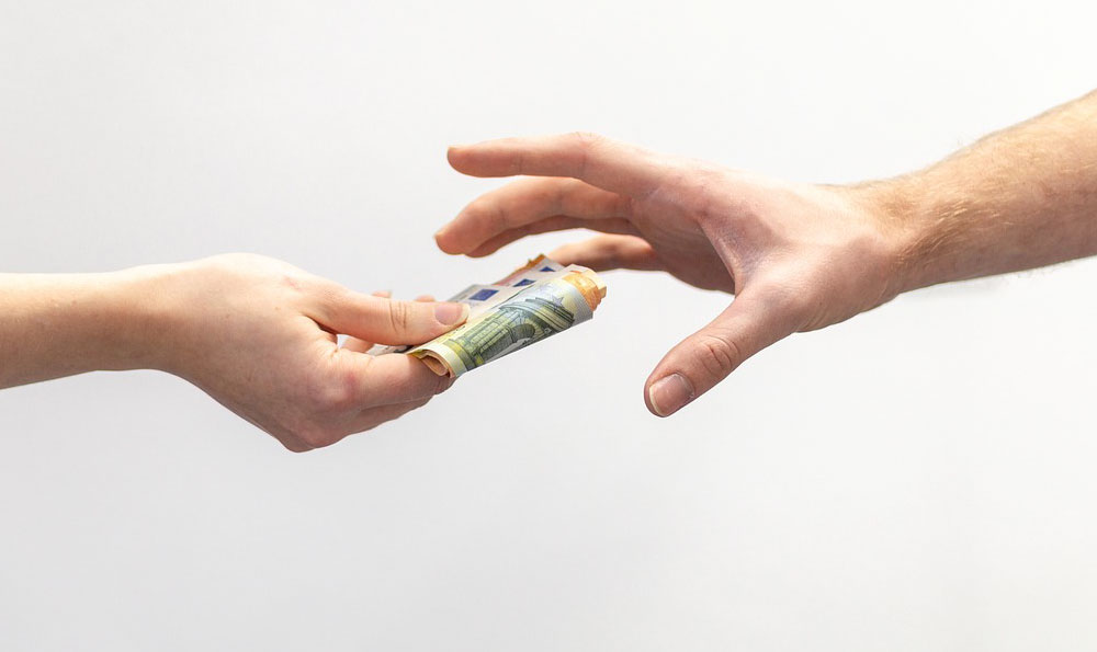 how much interest do money market accounts earn