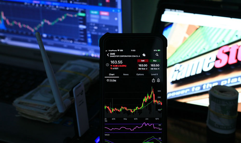 How to Make Money Online Under 18: Is It Possible, and How?
